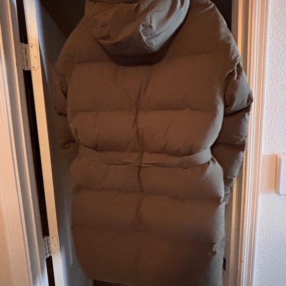 New without tags womens medium Aritzia Super Alps Puff 2 O waterproof down coat - Picture 6 of 14